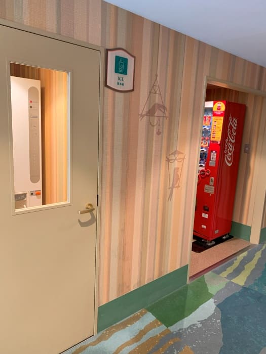 セレブレーションホテル、ディスカバーの自動販売機と製氷機の写真